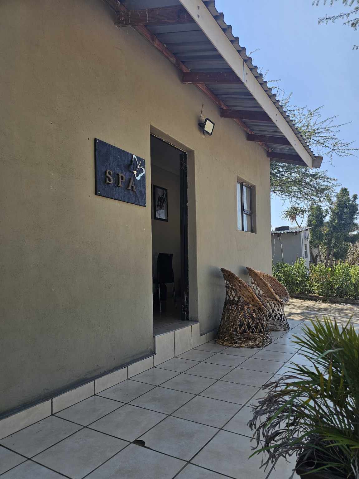 That's So Vogue Beauty and Spa entrance at Ehlathini